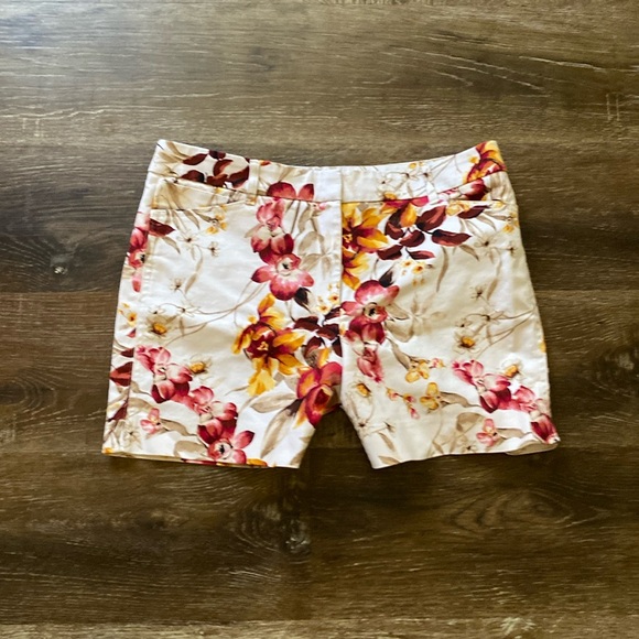 White House Black Market Pants - White House Black Market 5” Shorts